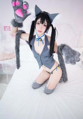 夜幕下的黄色幽灵